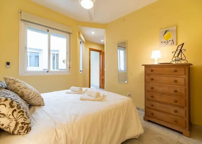 Cyv -centrally Located 1 Bed 1 Bath Near The شقة